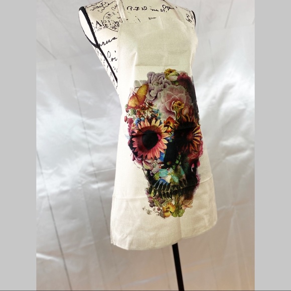 Apron Heart Skulls Punk Goth Crafts Decor - Picture 5 of 7